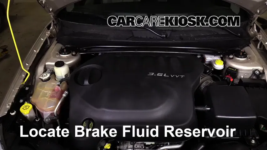 2013 Chrysler 200 Limited 3.6L V6 FlexFuel Sedan Líquido de frenos Agregar fluido